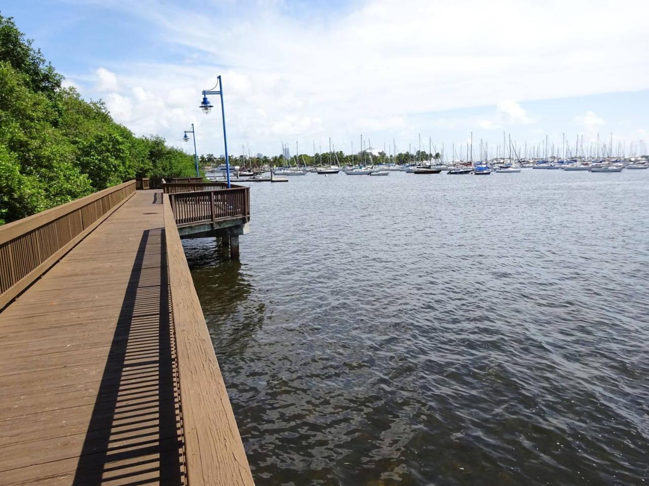 City View Balcony Steps From Restaurants, Peacock Park & Marina Villa Miami Exterior photo